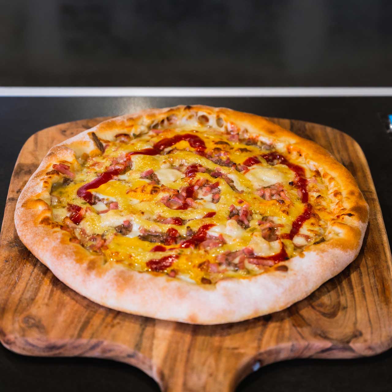Calzone BD Pizzas – Fourré au jambon, champignons et ricotta. Une surprise gourmande 24h/24 à Réparsac ou Saint-Brice